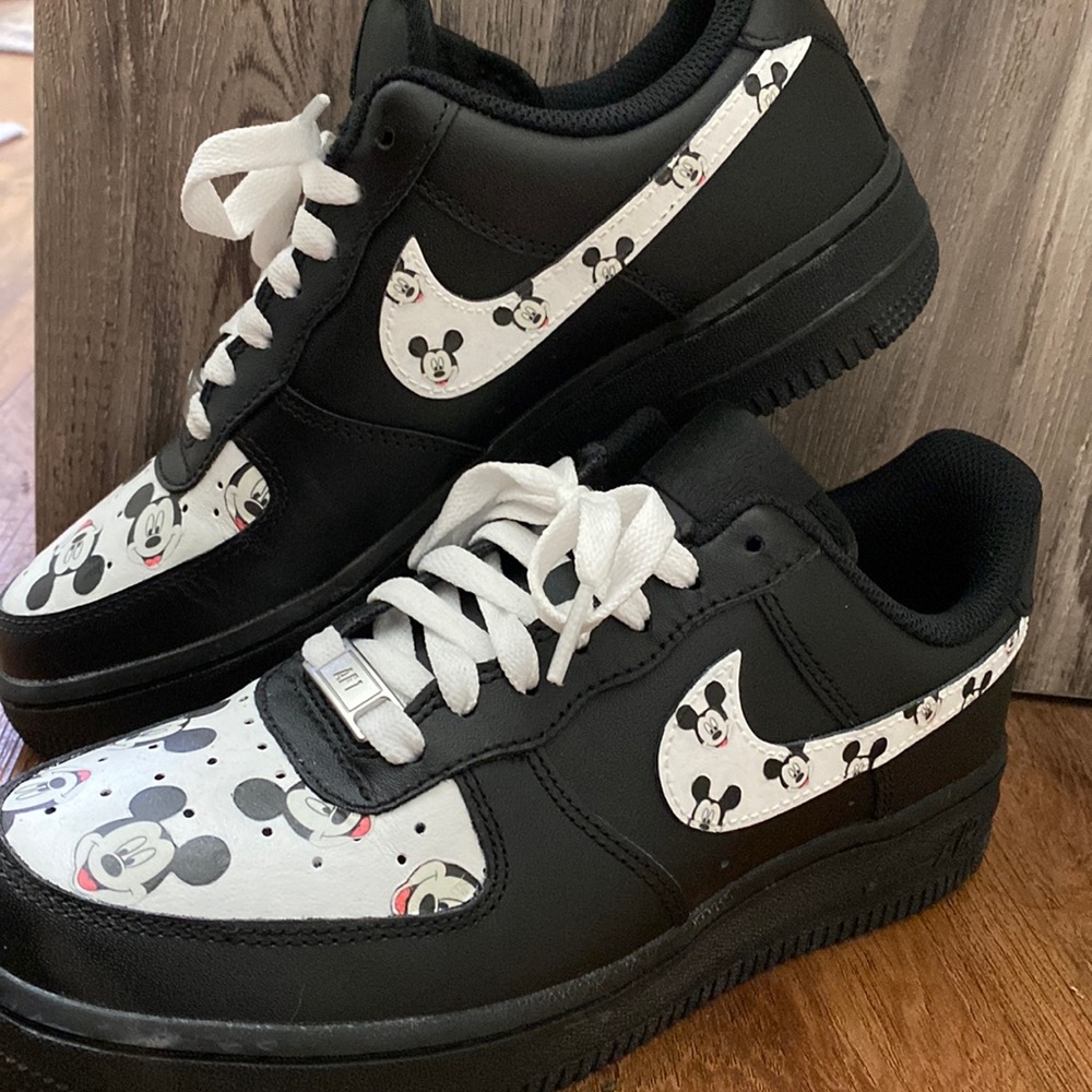 Worn customize Air Force 1 size 7 in Womens still in good condition